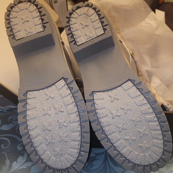 London Fog Silver Duck Boots - Picture 5 of 11